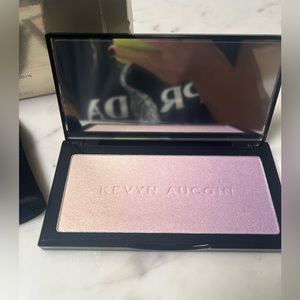 Kevin Aucoin highlighter neo-limelight in Ibiza